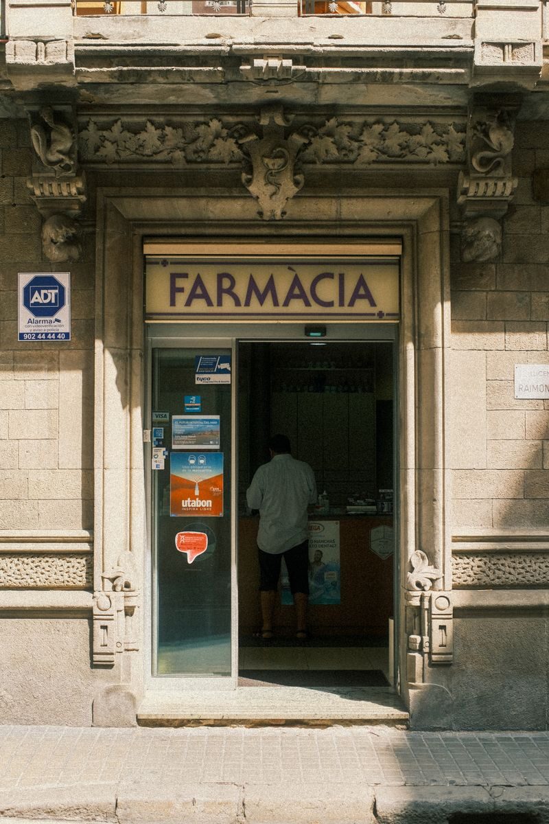 Seguro para farmacia: riesgos y coberturas esenciales para proteger tu negocio
