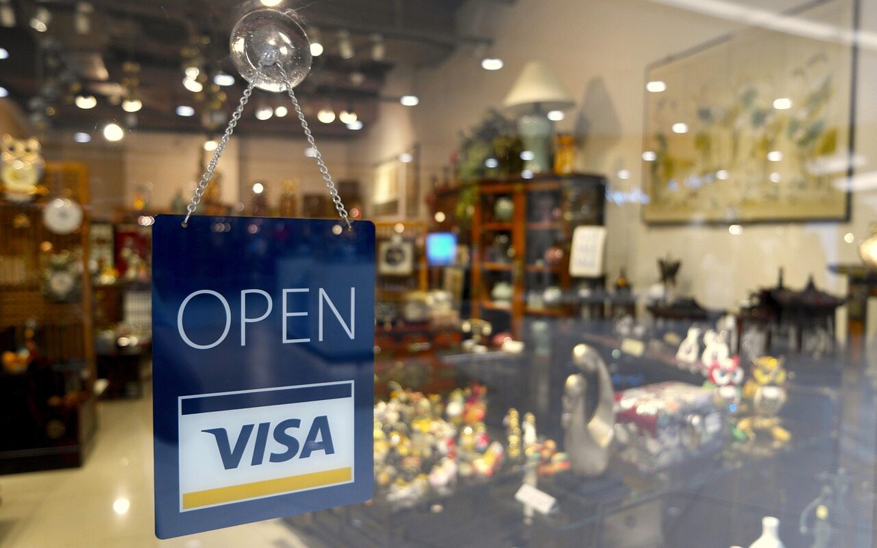 Seguro de comercio básico frente a seguro multirriesgo: diferencias y coberturas